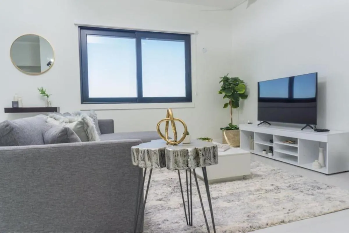 Via Apartment - New Kingston - Fully Ac 0*,
